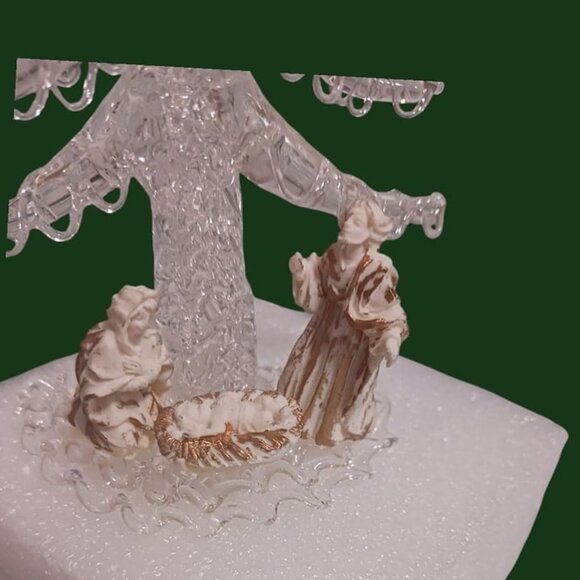 Silvestri Glass Nativity Scene With Christmas Tree Figurine - Picture 8 of 9